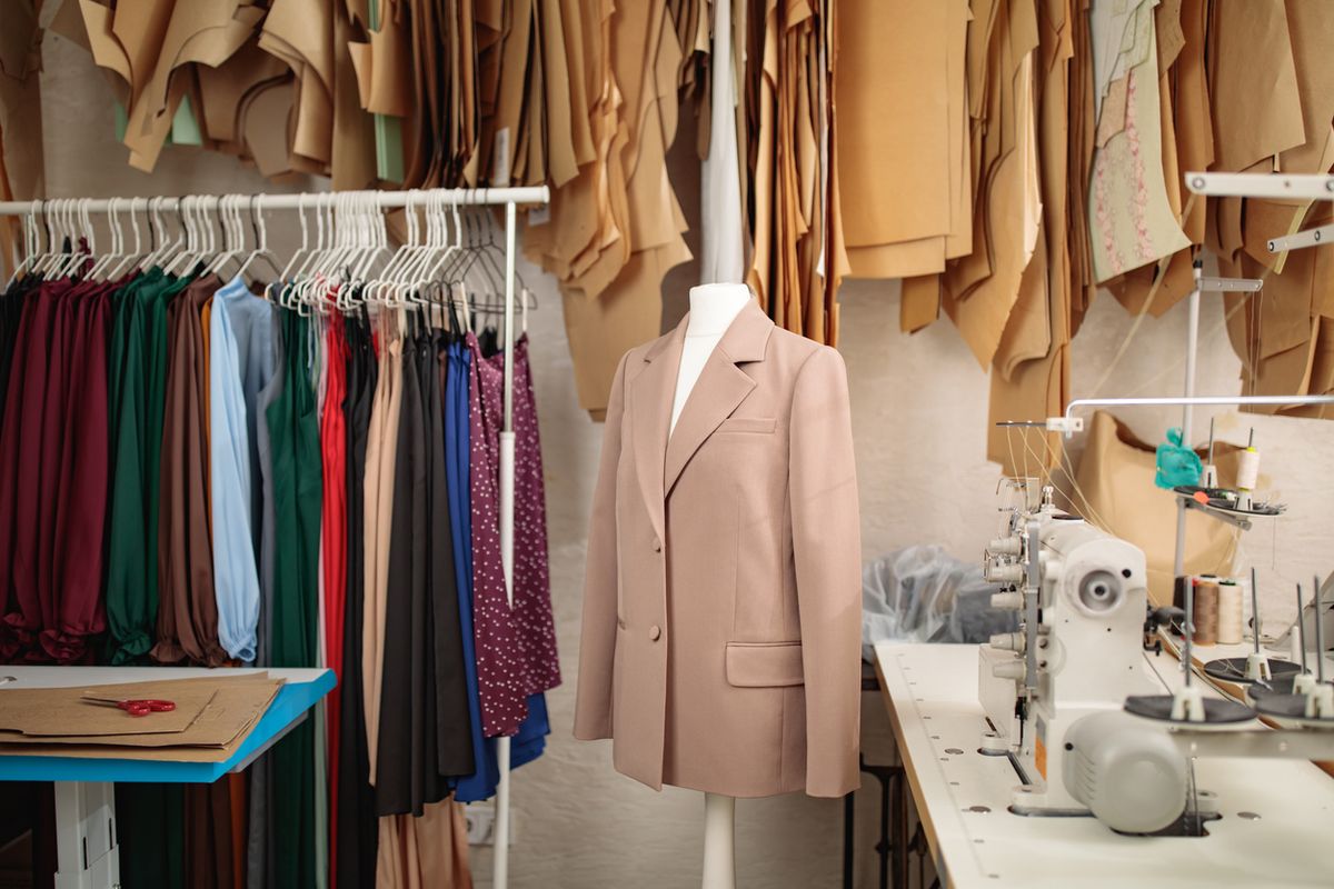 Top Custom Clothing Dropshipping Suppliers for Your Brand (2026)