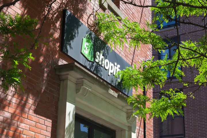 How to Empower Shopify with the One-stop Ecommerce Fulfillment Capability via BuckyDrop?